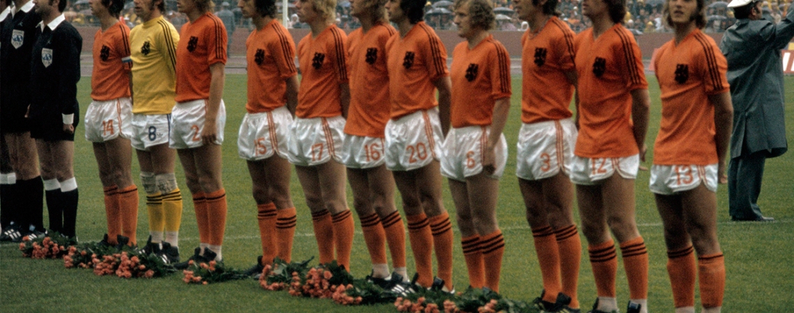 La selección de Países Bajos capitaneada por Johan Cruyff en 1974