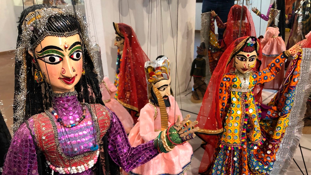 Marionetas hindúes en el MIT / PdF